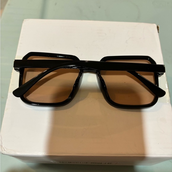 Black fashion sunglasses - Picture 2 of 3
